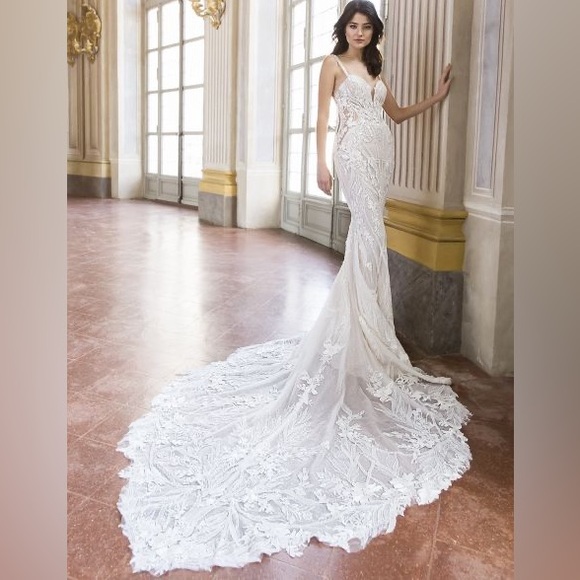 Enzoani Therese sized to 38/28/38 with DD cups in Ivory. - Picture 7 of 12